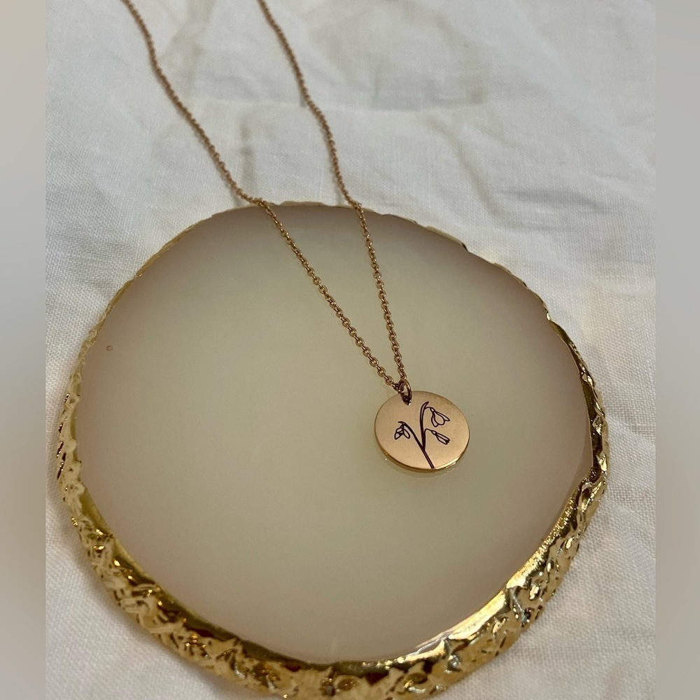 Dainty Rose Gold stainless steel engraved Flower on delicate Chain necklace